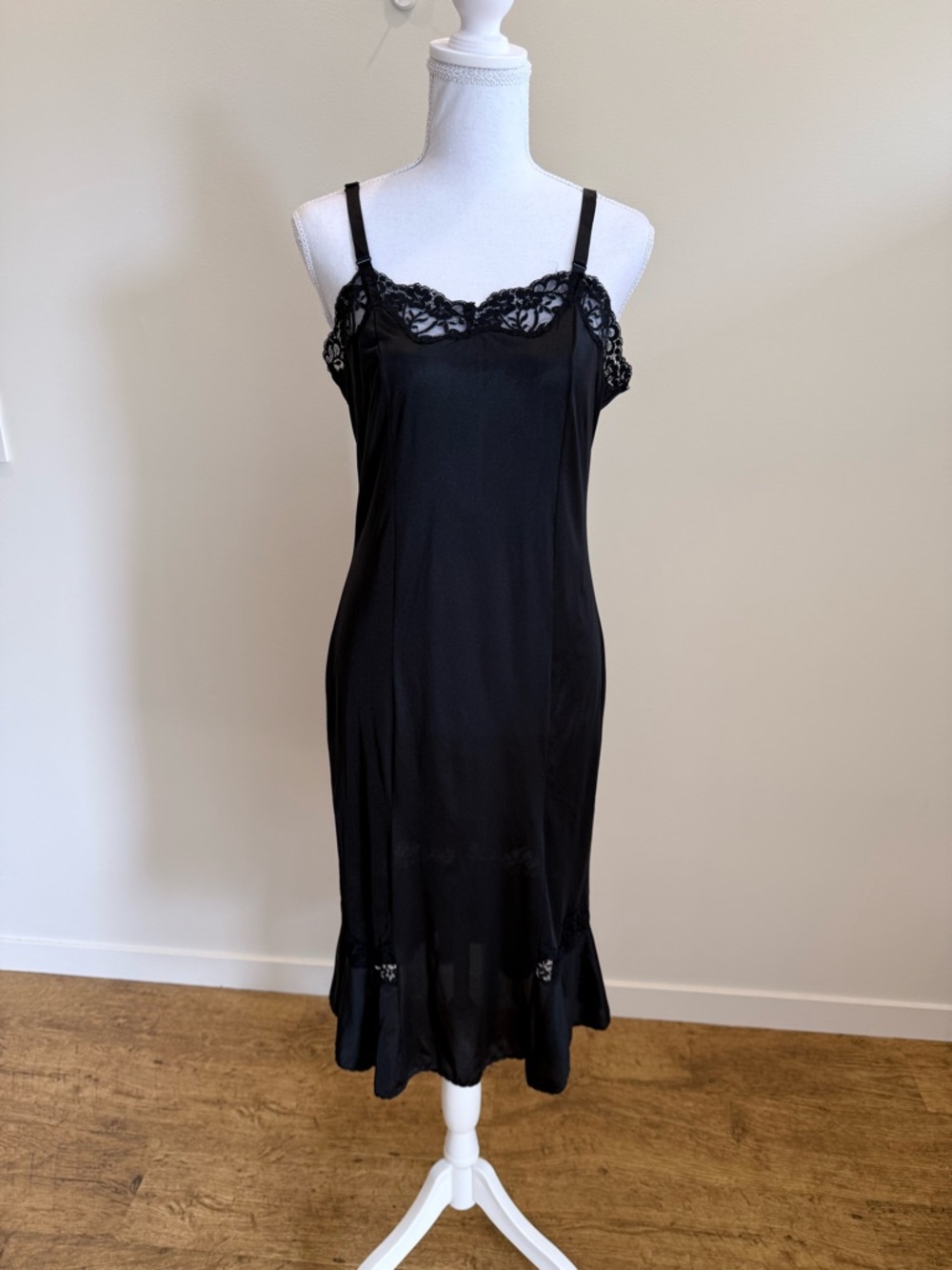 La Loire Vintage Lace Slip Dress Black Romantic 90s Goth Grunge size Medium